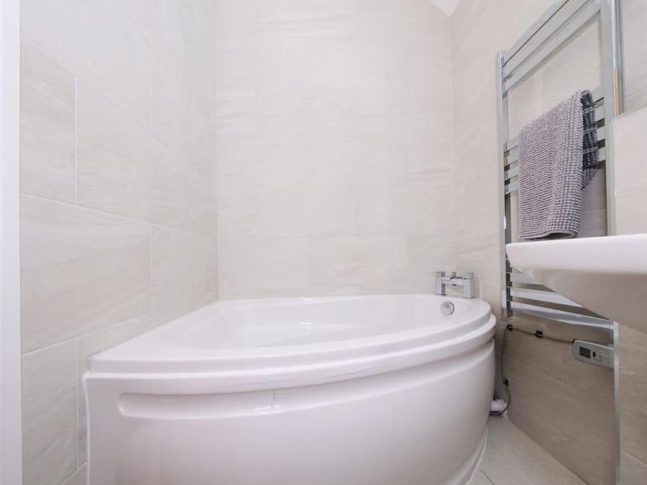 Hoxne Cottages - Daisy Cottage With Private Hot Tub 约克 外观 照片